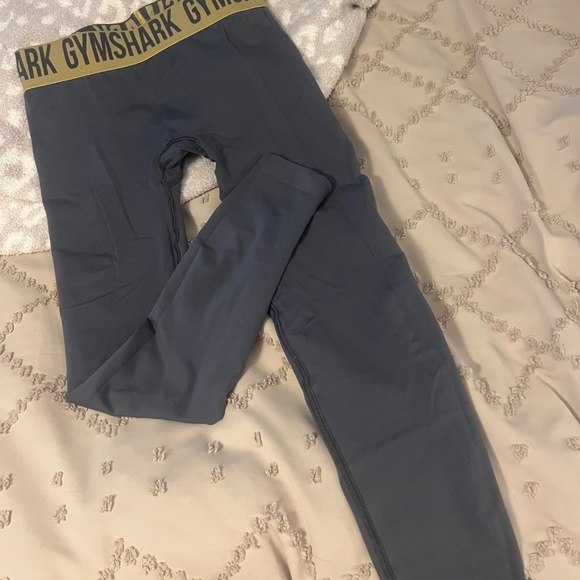 Small Gym shark leggings - Picture 3 of 3